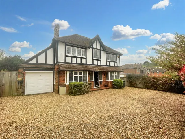 Cissbury Avenue, Worthing, photo 1