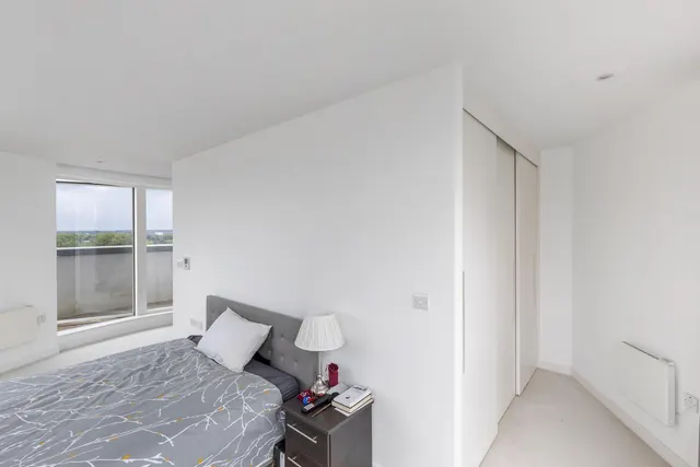 Pump House Crescent, Brentford, TW8, photo 3