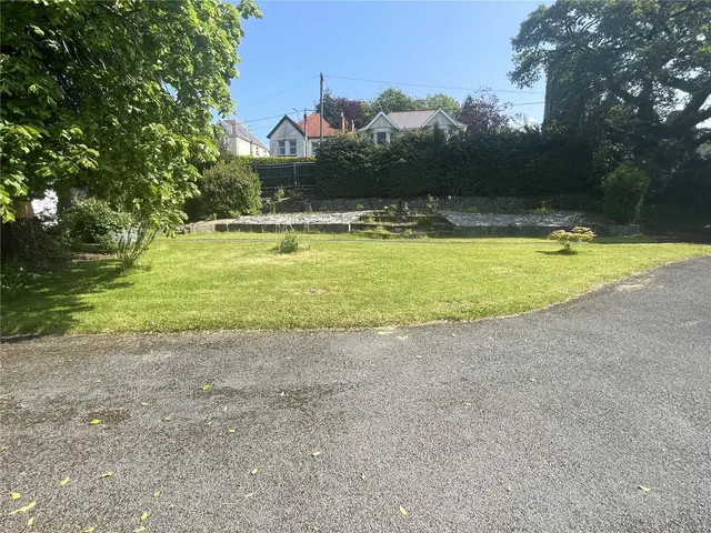 College Street, Ammanford, SA18, photo 2