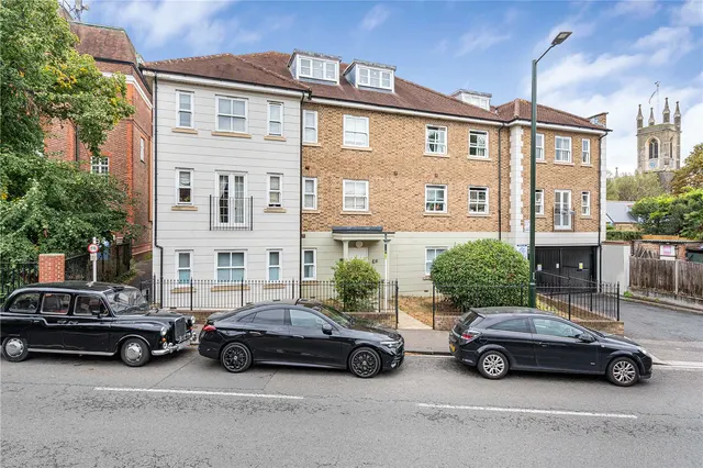 High Street, Hampton, TW12, photo 1