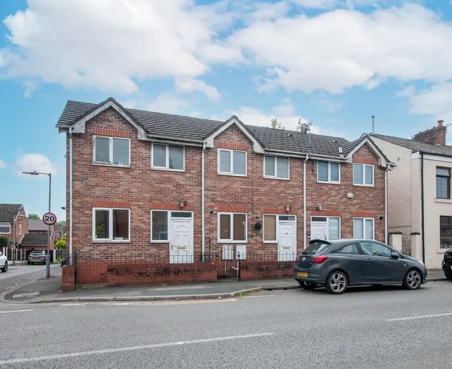 Market Street, Radcliffe, Manchester, M26 1HB, photo 1