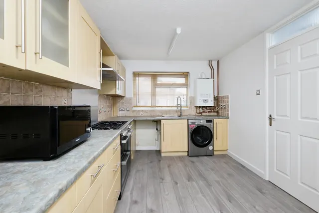 Rotherfield Avenue, Eastbourne, BN23, photo 2