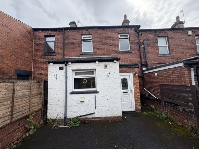 Industrial Avenue Birstall, Batley WF17 9JP, photo 1