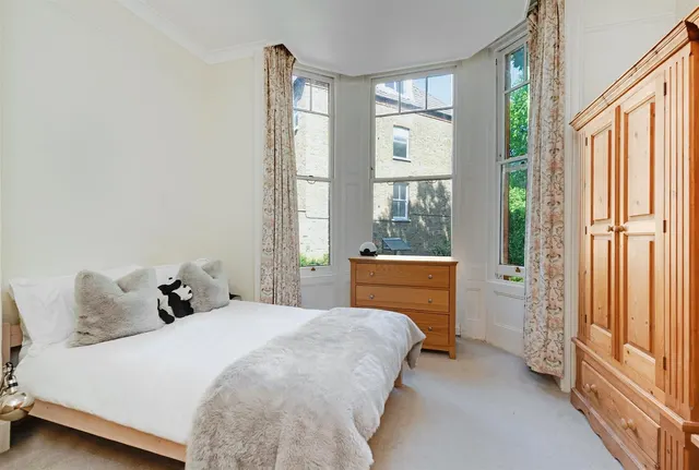 Photo 3 — Fairhazel Gardens South Hampstead, London NW6 3SJ