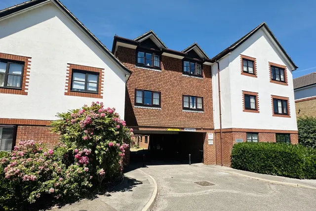 Clarence Road, Fleet, Hampshire, GU51 3XS, photo 1