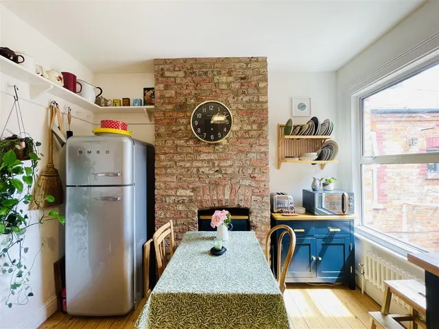 Photo 2 — Winns Avenue, London E17 5HB