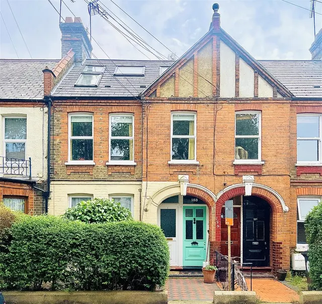 Winns Avenue, London E17 5HB, photo 1