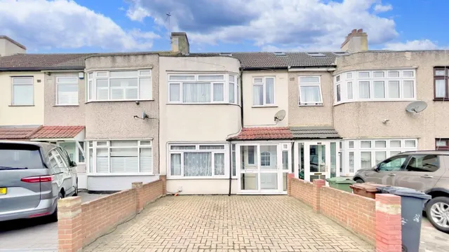 Warley Avenue, Dagenham, RM8, photo 1