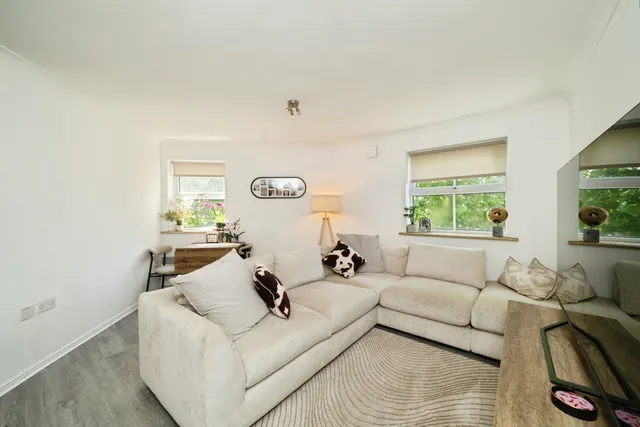 Staines Road West, Sunbury-On-Thames, TW16, photo 3