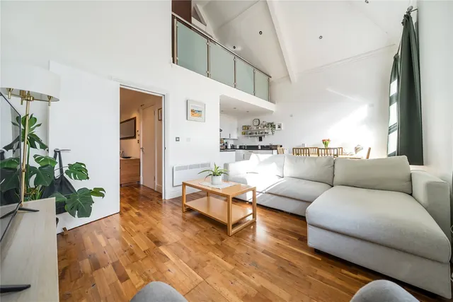 Tweedy Road, Bromley, BR1, photo 1