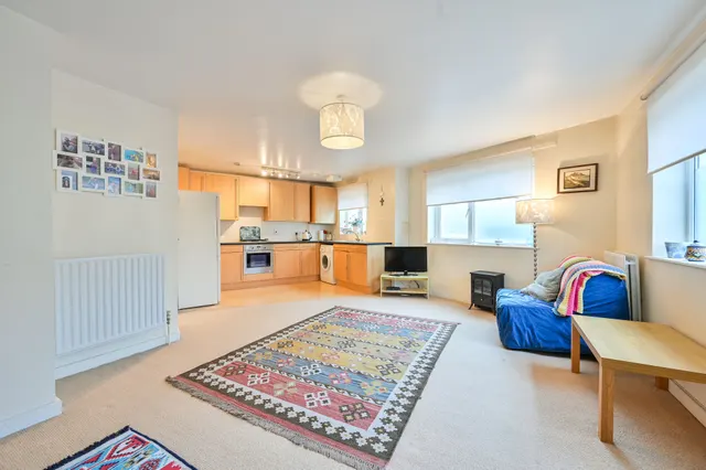13 Symons Close, London, photo 1