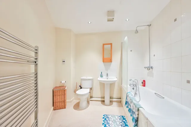 Photo 3 — 13 Symons Close, London