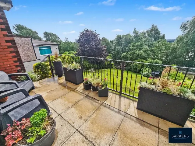 Raikes Lane Birstall, Batley WF17 9QF, photo 1