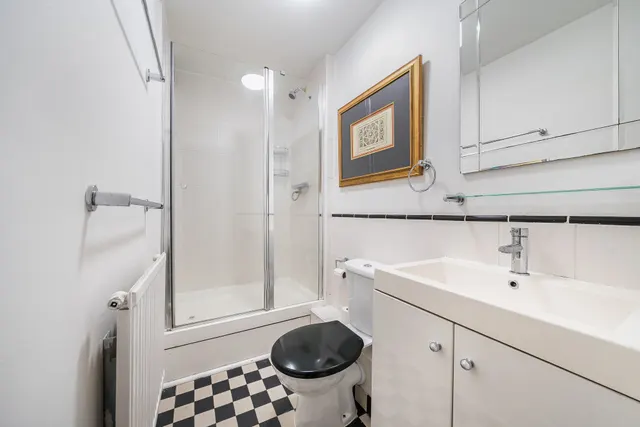19e Comeragh Road, London, photo 1