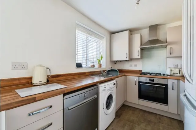 Photo 2 — Dove Close, Loughborough