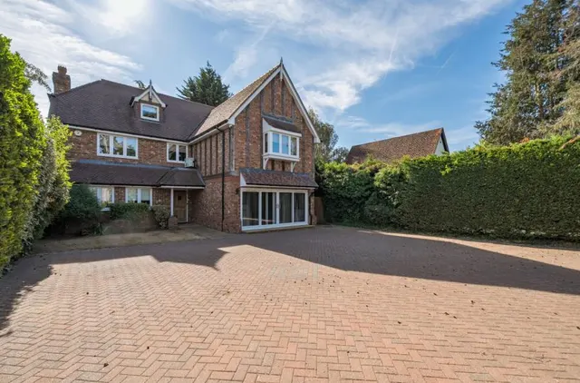 Waltham Road, White Waltham, SL6, photo 1