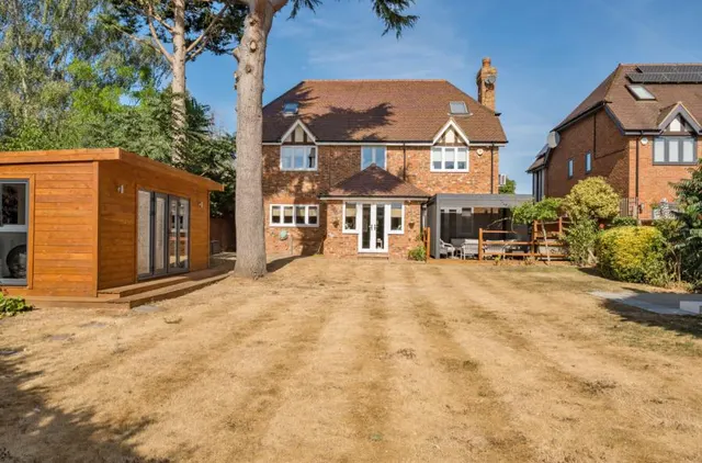 Waltham Road, White Waltham, SL6, photo 2