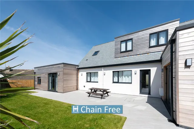 Trevarrian, Newquay, Cornwall, TR8 4AQ, photo 1