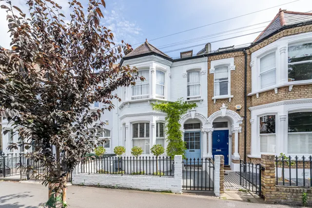 Narbonne Avenue, London, SW4, photo 1