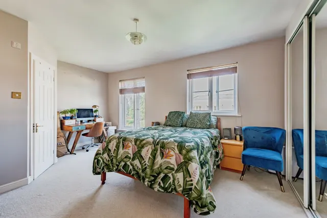 Reed Drive, Redhill, photo 1