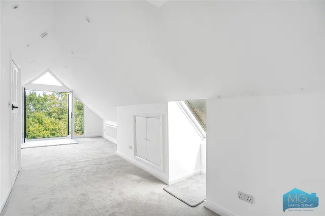 The Ridgeway, London, NW7, photo 3