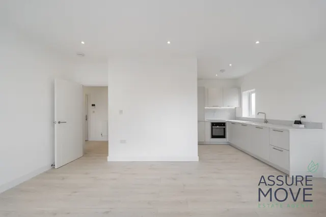 Photo 3 — Flat 42 Crosskeys Close, London, N9 7AD