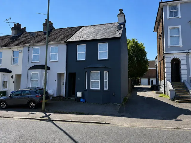 Ash Road, Aldershot, Hampshire, GU12 4EZ, photo 1