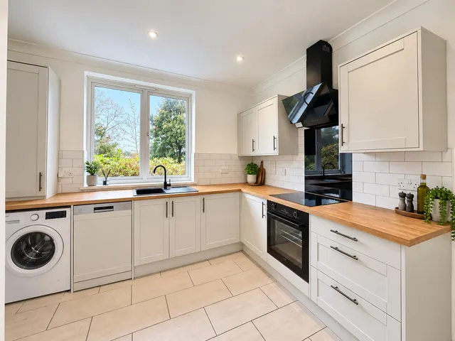 The Crescent, St Marys Hill, photo 3