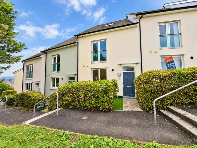 The Crescent, St Marys Hill, photo 1