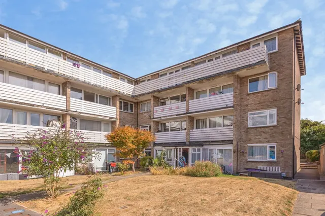 Wendover Road, Havant, photo 1