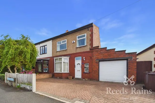 Bristol Avenue, Farington, PR25, photo 1