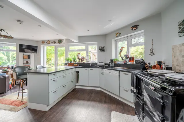 Crosswater Lane, Churt, GU10, photo 3