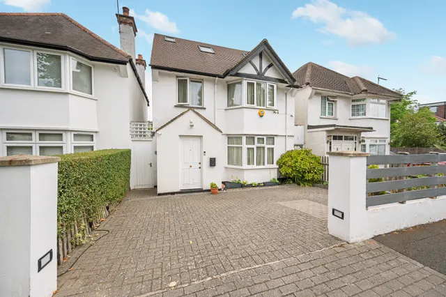 116 Greenfield Gardens, London, photo 1
