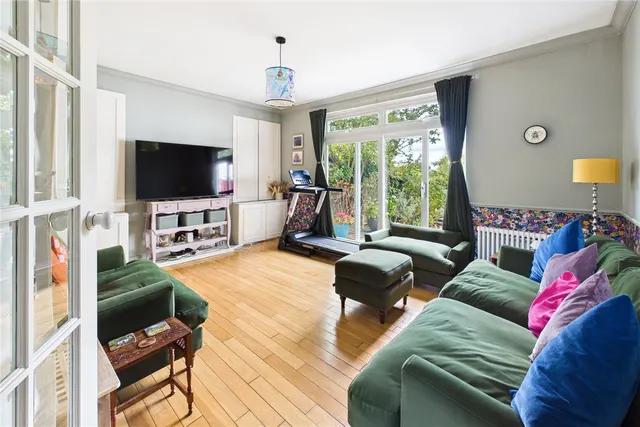 Norbury Hill, London, SW16, photo 3