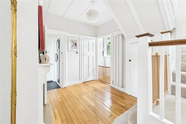 Norbury Hill, London, SW16, photo 2