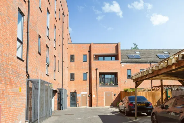 Marine Crescent, ILFORD, Essex, IG6, photo 1