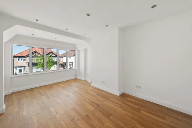 Beechmount Avenue, Hanwell, W7 3AF, photo 1