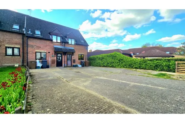 Trenchard Crescent, Chelmsford, photo 1