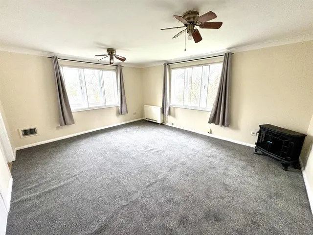 Fairbairn Close, Purley, CR8, photo 2