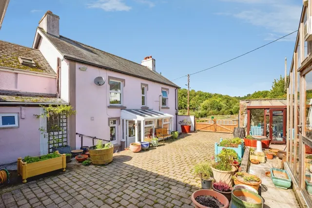 Cwrtnewydd, Llanybydder, SA40, photo 2