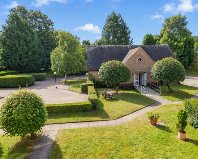 Woburn Road, Woburn Sands, MK17, photo 2