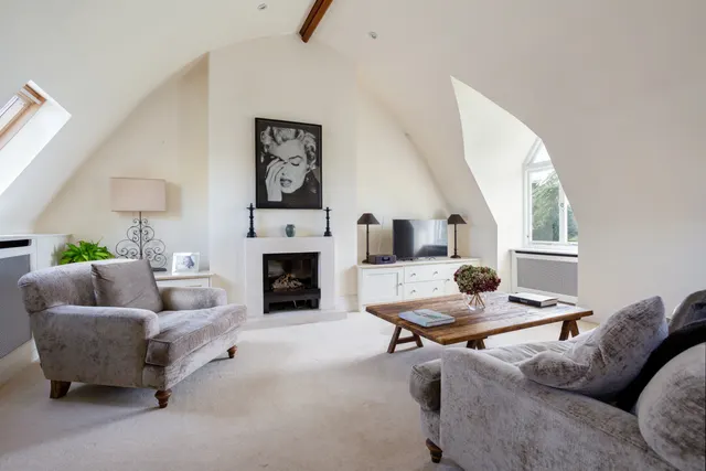 Photo 3 — Ludshott Manor, Woolmer Lane, Liphook...