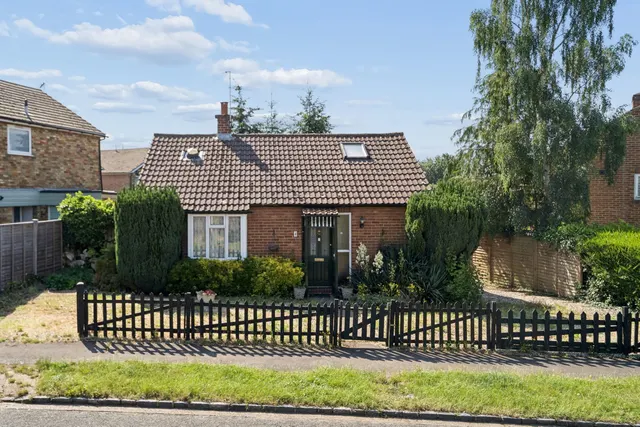 Layters Avenue South, Chalfont St Peter, SL9, photo 1