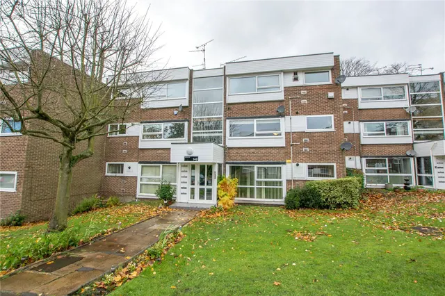 The Moorlands, Leeds, LS17, photo 1