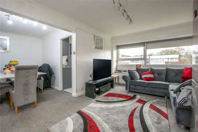 The Moorlands, Leeds, LS17, photo 2