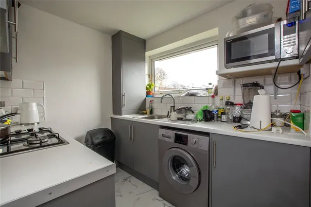 The Moorlands, Leeds, LS17, photo 3
