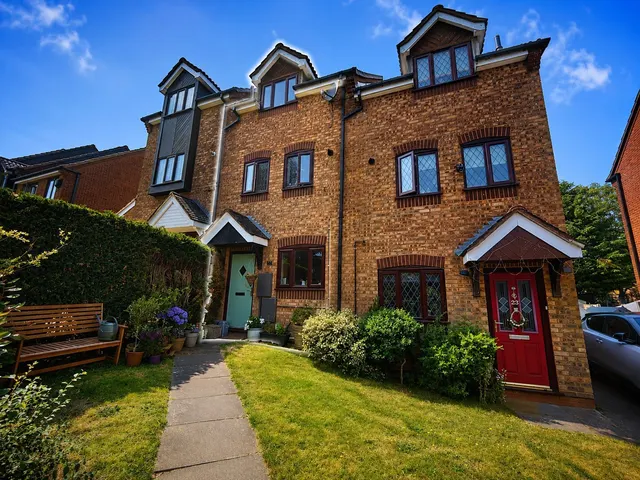 Almond Close, Heath Hayes, Cannock, WS11, photo 1