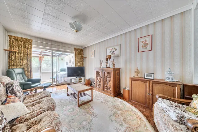 Photo 2 — Gillmans Road, Orpington, BR5