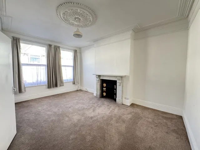 Mount Gould Road, PL4, photo 2