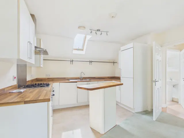 Forstall Way, Cirencester, GL7, photo 3